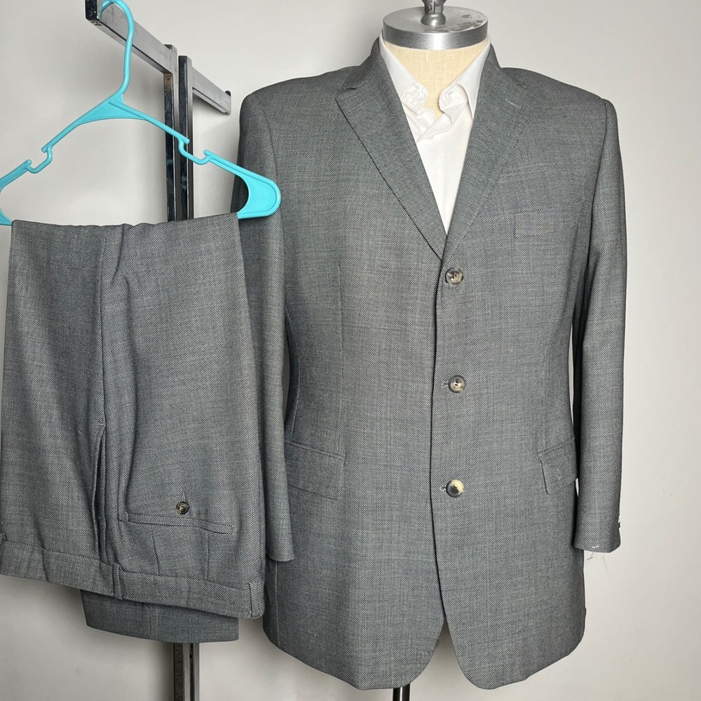 Hugo Boss Suit Mens 44R 38W Grey Micro-Pattern 3-Button Wool Made in USA 7S